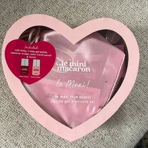 Le mini macaron mail kit set: like new in Rose Gold